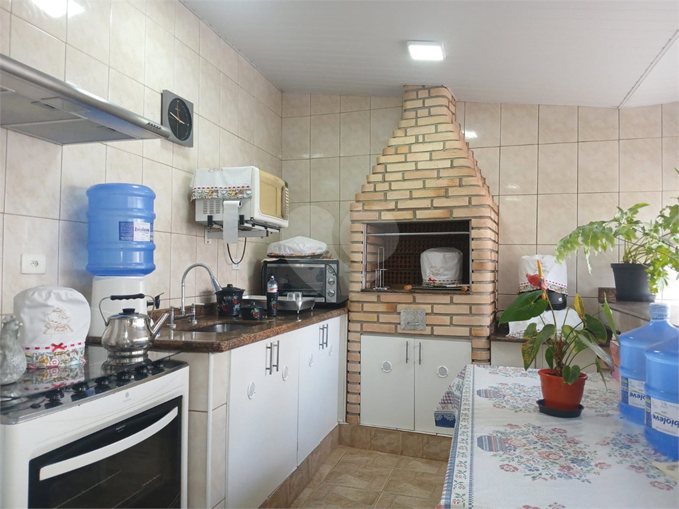 Casa à venda com 3 quartos, sendo 1 suíte,  em Esplanada Mendes Moraes, São Roque, SP