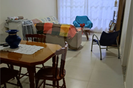 Chácara à venda com 3 quartos, sendo 2 suítes,  em Parque Varanguera, São Roque, SP