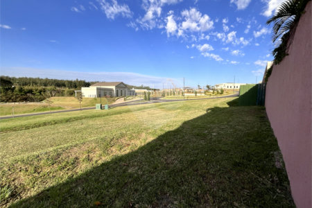 Terreno à venda no condomínio Villa dos Pinheiros, Indaiatuba - SP