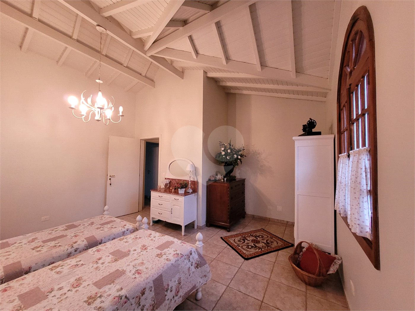 Casa à venda com 3 quartos, sendo 1 suíte, no condomínio Suíça da Cantareira, Mairiporã - SP