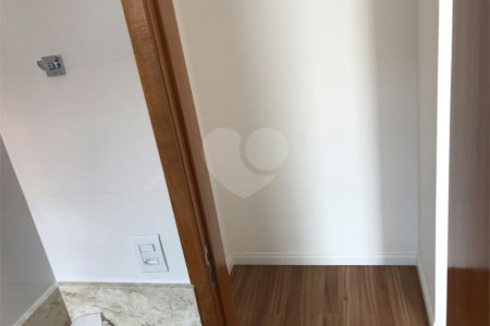 Casa à venda com 3 quartos, sendo 1 suíte, no condomínio Parque Vitória, São Paulo - SP