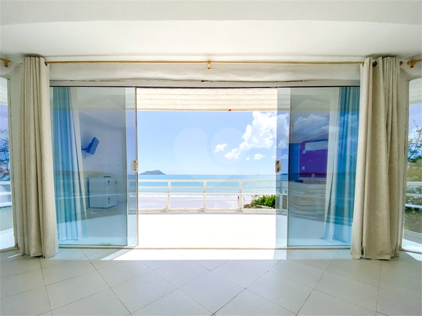 Casa à venda com 5 quartos, sendo 4 suítes, em Marina, Armação dos Búzios, RJ