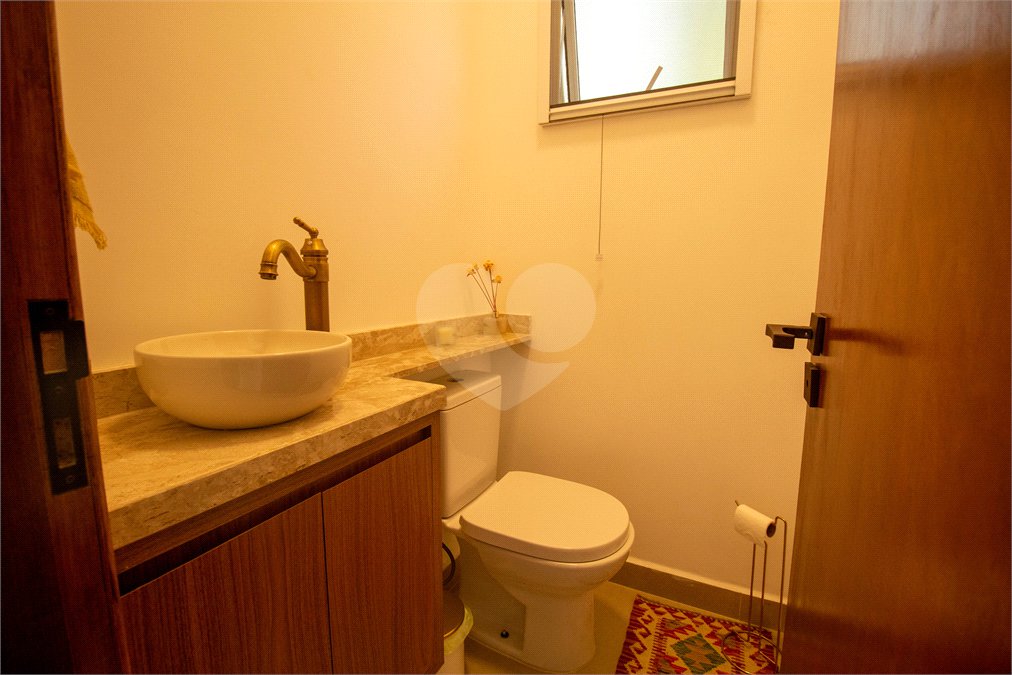Casa à venda com 4 quartos, sendo 1 suíte,  no condomínio Sítio das Hortências, São Roque - SP