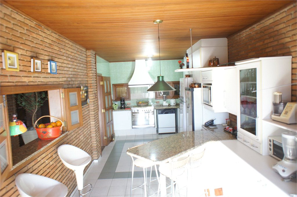 Casa à venda com 4 quartos, sendo 1 suíte,  em Vila Suissa, Mogi das Cruzes, SP