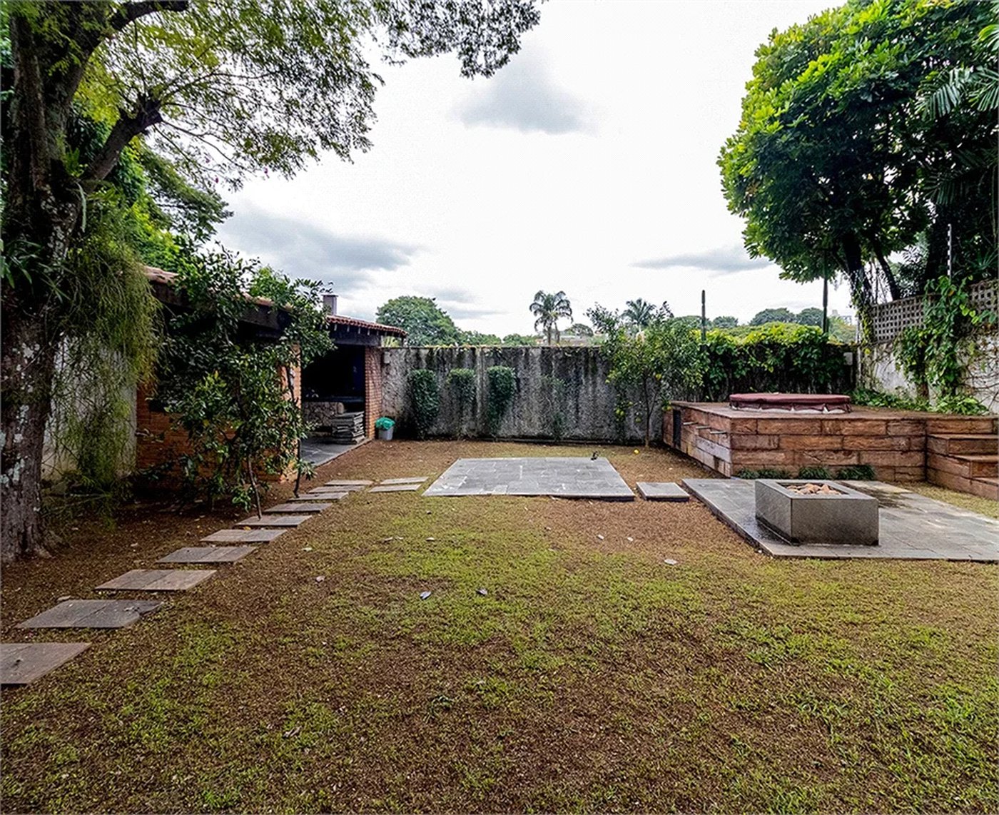 Casa à venda com 3 quartos, sendo 2 suítes,  em Alto de Pinheiros, São Paulo, SP