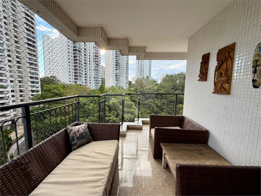 Apartamento à venda com 4 suítes em Jardim Marajoara, São Paulo, SP