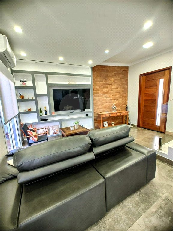 Casa à venda com 3 quartos, sendo 1 suíte, no condomínio Vila Rica, Indaiatuba - SP