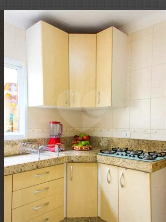 Sobrado com 180m² , 3 dormitórios , sendo 3 suítes , 3 vagas de garagem , churrasqueira e Jardim de inverno , à venda na Vila Scarpelli , Santo André.