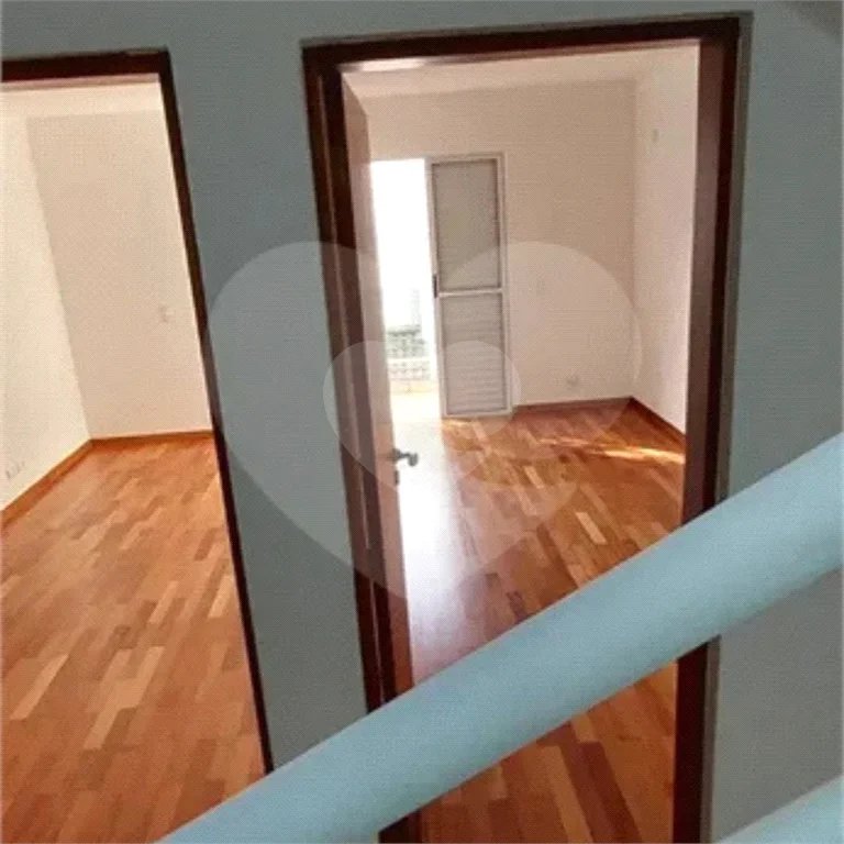Casa á venda com 230m², 4 dorms, 2 suítes e 4 vagas na Vila Clementino. Estuda permuta.