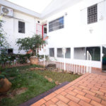 Casa com 4 Dormitórios e área de lazer com piscina