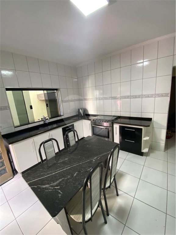 Sobrado para venda na cidade de Ibaté-SP.