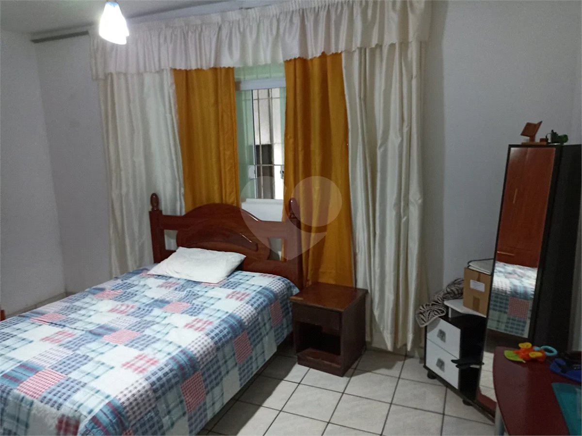 Sobrado à venda com 4 quartos em Vila Continental, São Paulo, SP