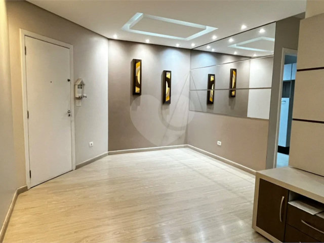 Apartamento à venda com 3 quartos, sendo 1 suíte,  em Saúde, São Paulo, SP