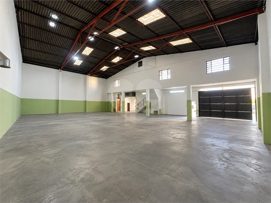 Galpão comercial/industrial com 627 m² no Bairro Planalto, em São Bernardo do Campo, próximo à Via Anchieta, com piso fabril, escritórios e mezanino.