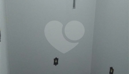 Sobrado à venda com 4 quartos, sendo 1 suíte,  em Jardim Pacaembu, São Carlos, SP