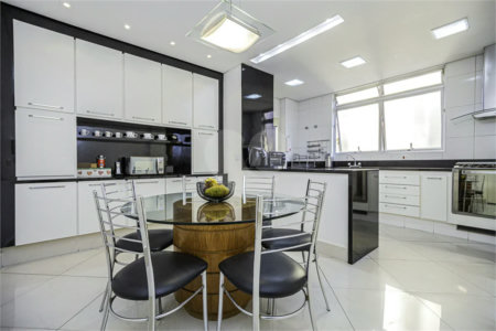 Apartamento á venda em Higienópolis com 212m² 3 dormitórios 1 suíte 2 vagas