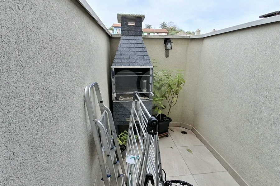 Casa à venda com 3 quartos, sendo 1 suíte, no condomínio Vila Arnoni, São Paulo - SP