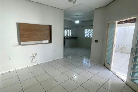 Casa para alugar com 3 quartos, sendo 1 suíte,  em Setor Industrial, Balsas, MA