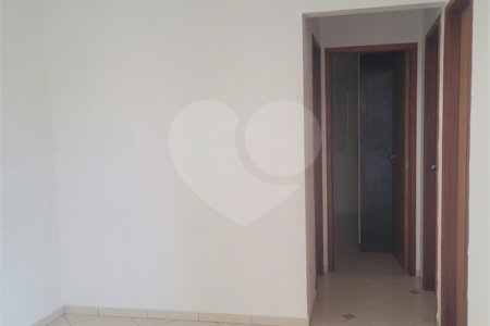 Indaiatuba - Venda - Apartamento no Condomínio Portal das Flores com 64 m², 3 dorms, sendo 2 com armários planejados, , WC social, cozinha planejada e totalmente integrada com a lavanderia, varanda, , 02 vagas de garagem. Excelente localização, a poucos metros do Shopping Polo, mercados, padaria,