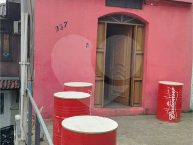 Casa à venda com 3 quartos, sendo 1 suíte,  em Bom Retiro, São Paulo, SP