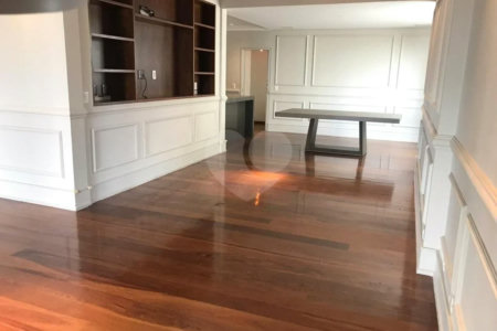 Apto 220 metros no Campo Belo. varanda, 5 vagas, 3 suítes. Visite