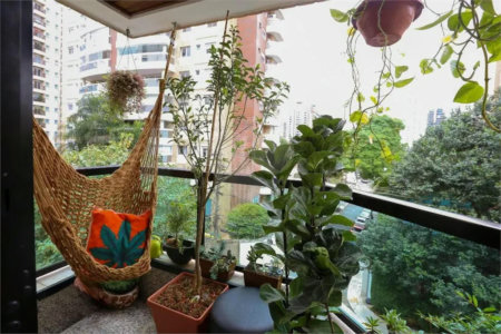 Apartamento à venda na Vila Nova Conceição, mobiliado pronto para morar com varanda e 1 vaga