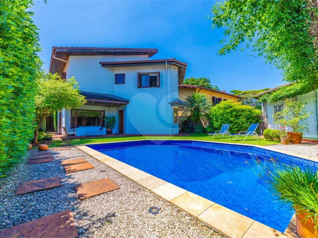Casa à venda com 4 quartos, sendo 3 suítes,  em Interlagos, São Paulo, SP