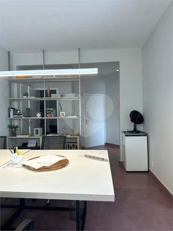 Sala comercial para venda ou locação na Avenida Paulista. 68m2