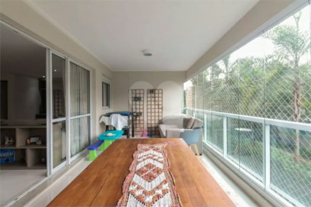 Apartamento na Mooca com 204m² amplo à venda 3 quartos, sendo 3 suítes, e 4 vagas