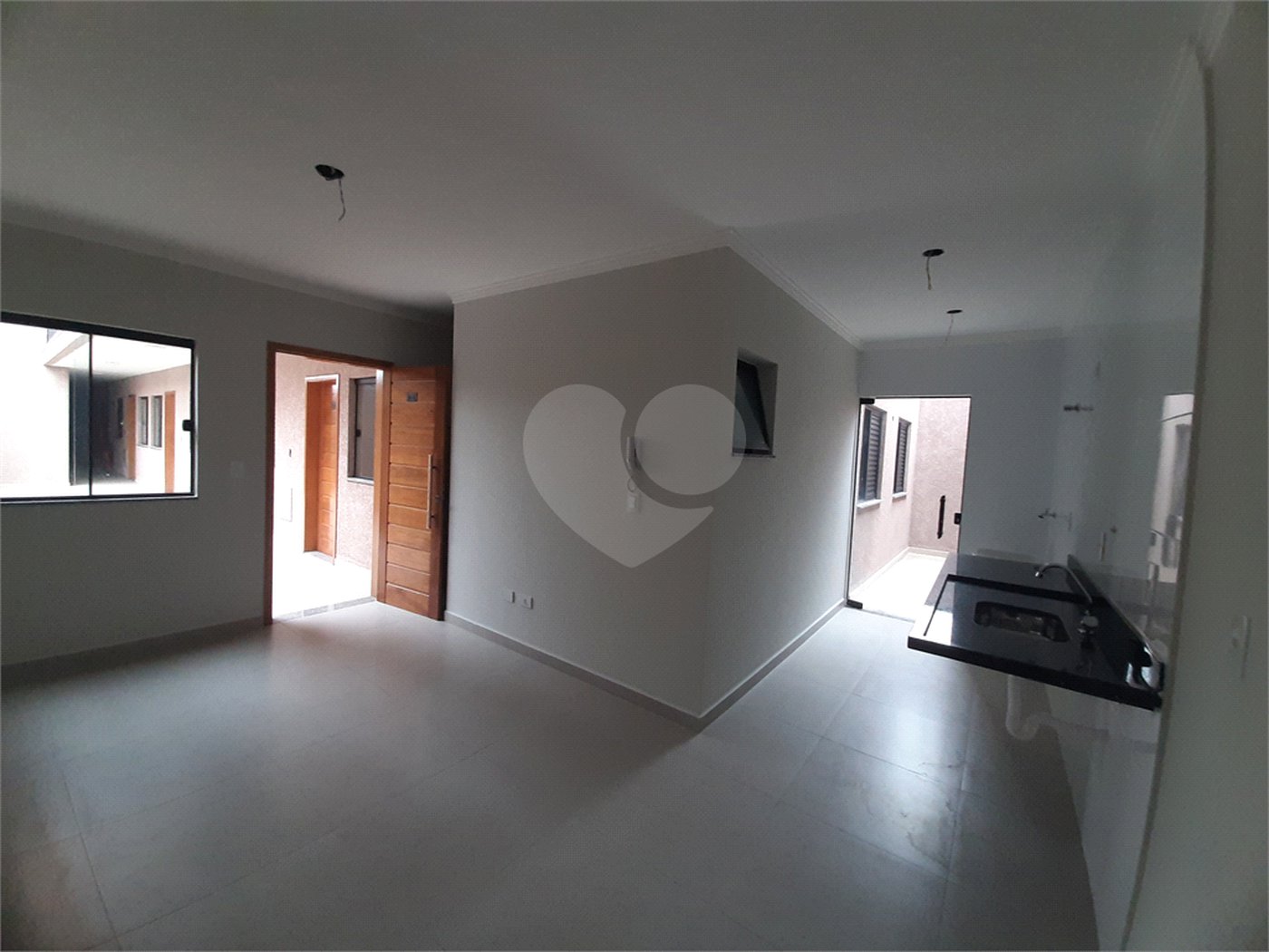 Apartamento com 37m2, 2 quartos, banheiro, sala, cozinha, quintal e 1 vaga de GARAGEM