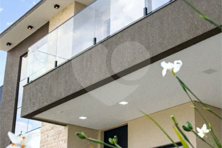 Indaiatuba - Condomínio Milano - Sobrado - 350 m² de terreno - 240 m² de área construída - 4 vagas de garagem, sendo 2 cobertas - Salas de estar e jantar integradas - 3 suítes com closet e varanda no pavimento superior - Escritório no térreo - Espaço gourmet com churrasqueira - Banheiro externo
