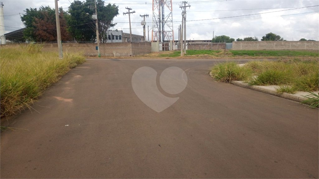 Lote no Jardim do Bosque, aceita financiamento ou aquisição de terreno e construção .