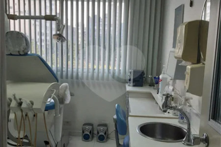 Sala com consultório odontológico à venda na Liberdade