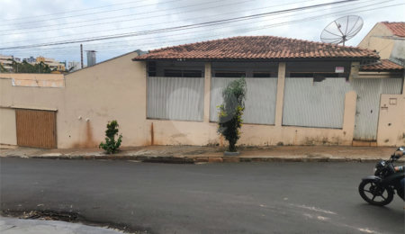 Casa à venda com 3 quartos, sendo 1 suíte,  em Jardim Paulista, São Carlos, SP