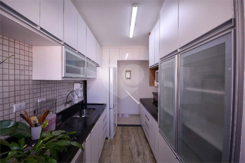 Oportunidade Apartamento mobiliado á venda na saude com 60m² com 2 dorm e 2 vaga. Aceita e estuda Permuta ( sujeito a avaliação).