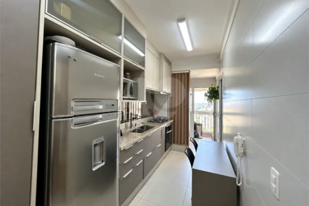 Apartamento de 127 m² em andar alto, com vista livre, 3 suítes planejadas, sacada gourmet envidraçada, 2 vagas e lazer completo, próximo ao Shopping Golden Square e à Avenida Kennedy.