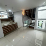 Indaiatuba- Vila Aurora -Condomínio Palm Tree Residence -Venda e Locação - R$ 7.000,00 - condominio - R$ 877,44- IPTU - R$ 211,64 - Pavimento Térreo: Sala de estar, sala de jantar, wc, cozinha, área de serviço, despensa. Pavimento Superior: Suíte com varanda e closet, 02 dormitórios e wc.social