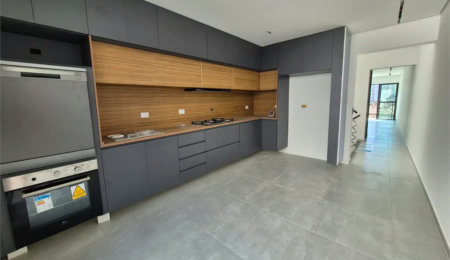 Sobrado à venda com 3 quartos, sendo 1 suíte,  em Cidade dos Bandeirantes, São Paulo, SP