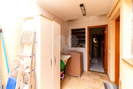 Sobrado à venda no Ipiranga de 140m² com 4 suítes e 3 vagas.