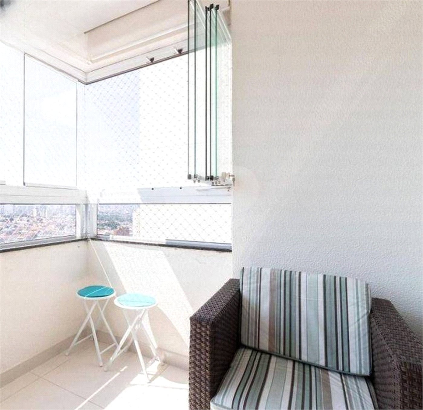 Apartamento Condominio Clube em Pinheiros com 90 m² Útil com 3 dormitórios sendo 1 suíte com 1 Vagas
