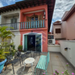 Sobrado à venda com 166 m², 3 dormitórios, 3 vagas cobertas, terraço com vista livre e 16 placas solares! Próximo à USP.