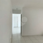 Casa espaçosa com 3 quartos, suíte, quintal e 2 vagas na Vila Santa Catarina