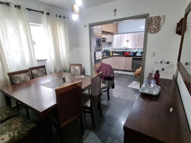 Sobrado à venda com 3 quartos, sendo 1 suíte,  em Itaquera, São Paulo, SP