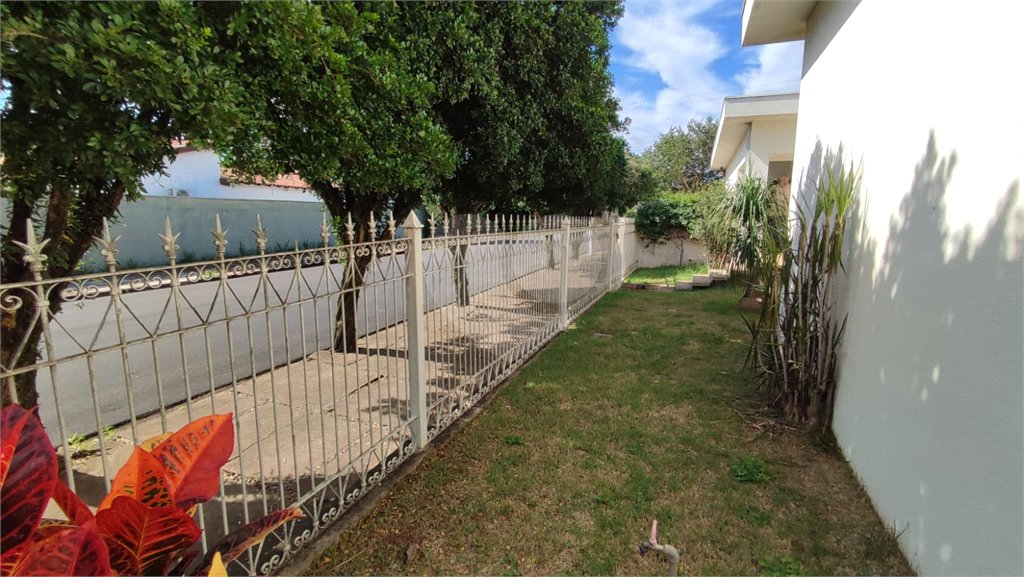 Casa à Venda de 3 dormitórios em São Carlos, no bairro Parque Santa Marta