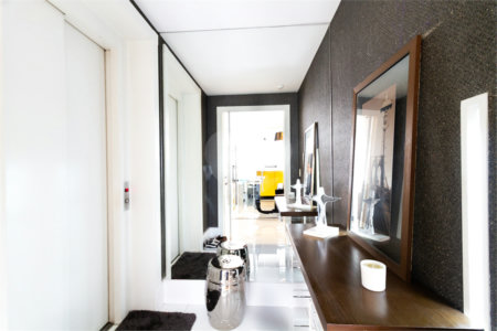 Apartamento de Alto Padrão no Campo Belo para venda com porteira fechada, com 4 dormitórios suítes e 4 vagas com lazer de club.