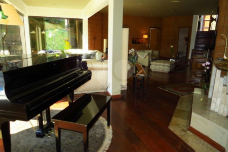 Casa de Vila à venda com 5 quartos, sendo 3 suítes, em Morumbi, São Paulo, SP