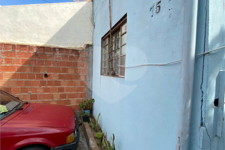 Casa Térrea com 2 dormitórios.