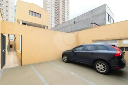Casa com 3 dormitórios sendo 3 suítes com 03 vagas de garagem.
