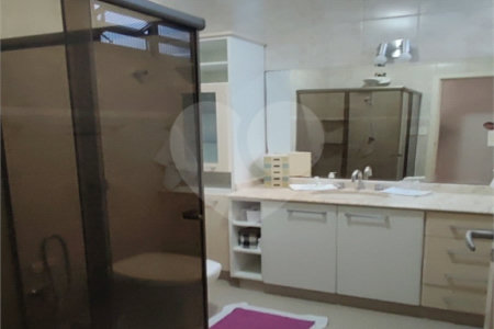Sobrado com 125m² , 3 dormitórios , sendo 1 suíte , 2 vagas de garagem , à venda no Bosque da Saúde.