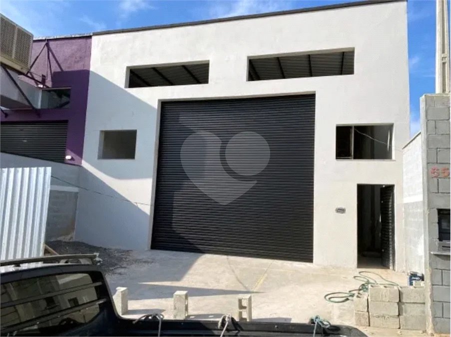 Galpão Comercial Novo para Locação – 350 m²